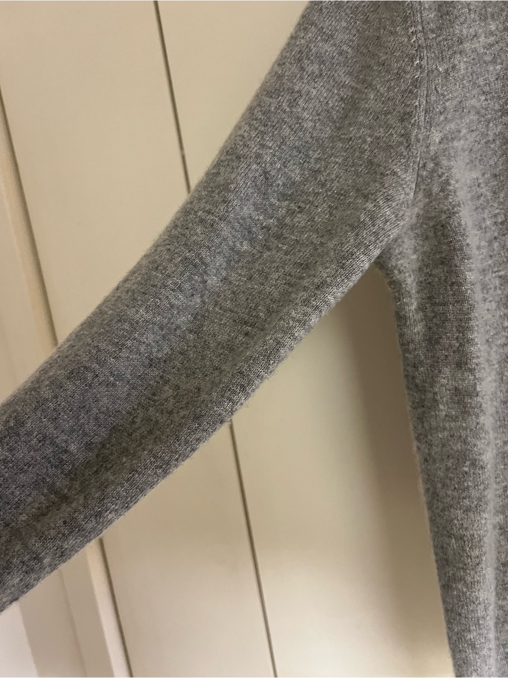 Quince Gray Crewneck Cashmere Sweater - Classic Women's Pullover - Picture 3 of 8